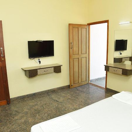 Thiruchendur Stayz Vairavel Residency Bagian luar foto