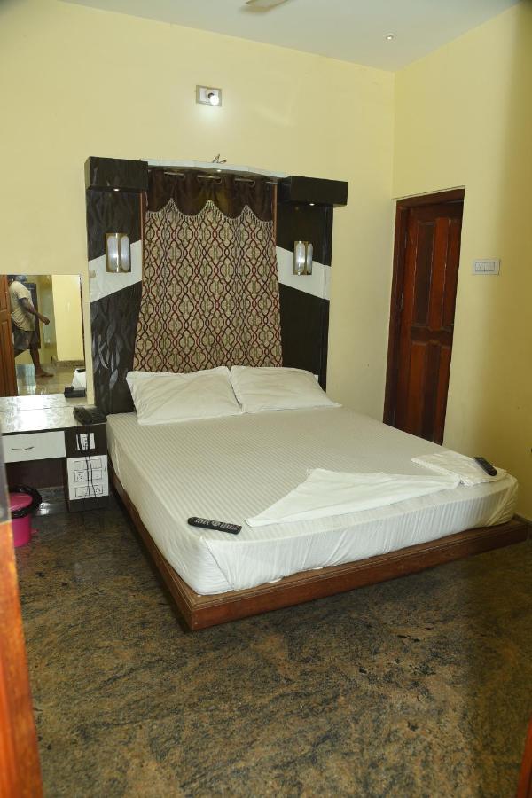 Thiruchendur Stayz Vairavel Residency Bagian luar foto