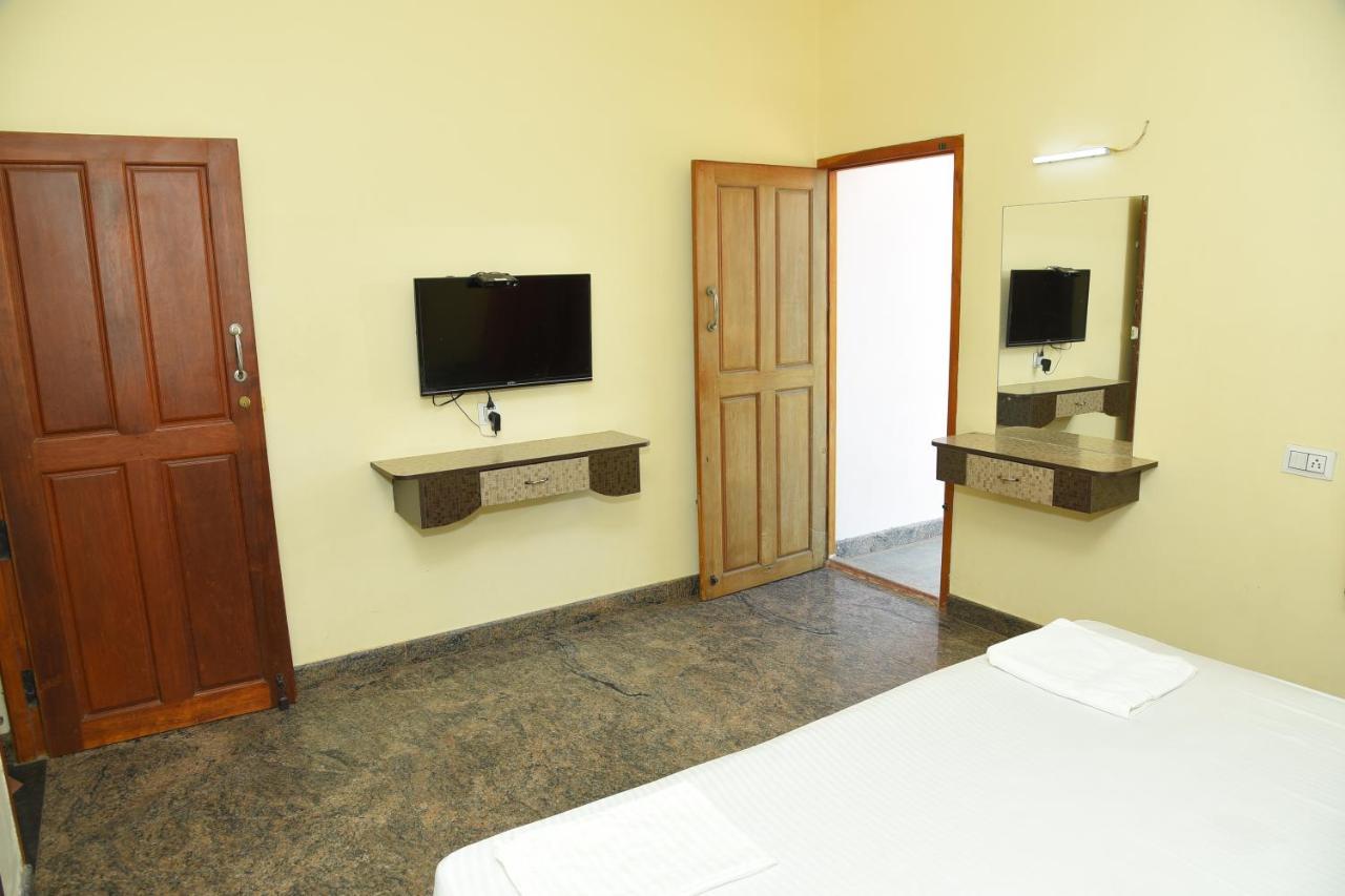 Thiruchendur Stayz Vairavel Residency Bagian luar foto