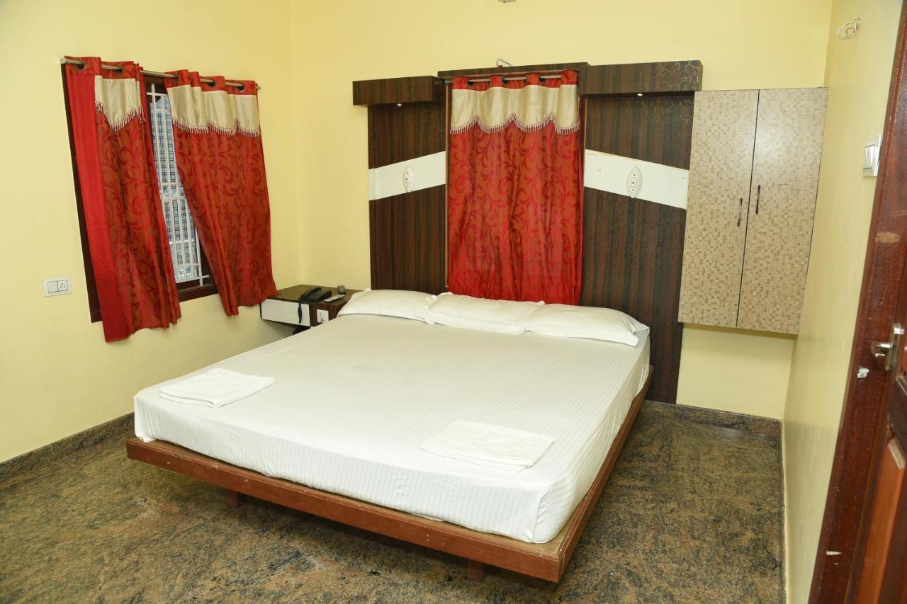 Thiruchendur Stayz Vairavel Residency Bagian luar foto