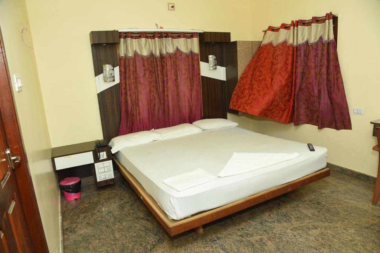 Thiruchendur Stayz Vairavel Residency Bagian luar foto